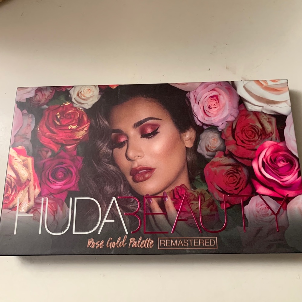 Huda Beauty Rosegold remastered pallet
